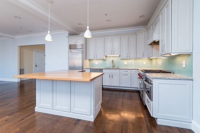 142 Fuller St 4, Brookline, MA 02446