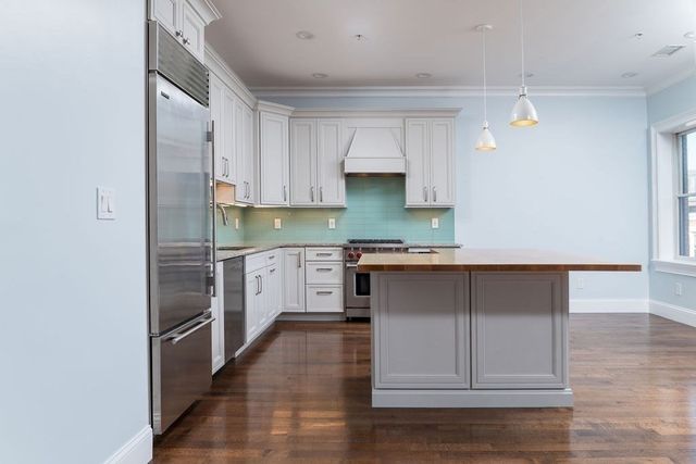 142 Fuller St 4, Brookline, MA 02446