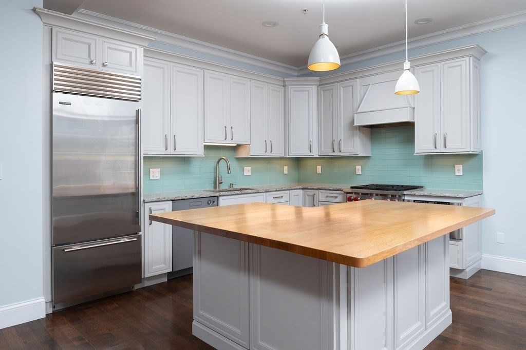 142 Fuller St 4, Brookline, MA 02446