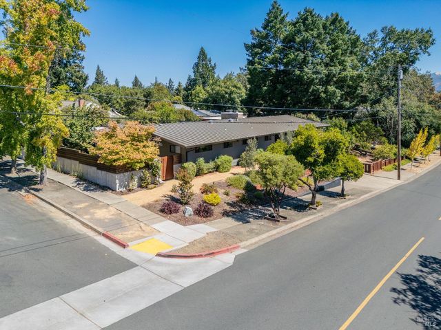 788 Walnut Ave, Ukiah, CA 95482