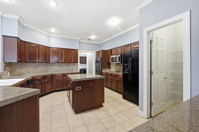 1850 WOOD OAK DR, Memphis, TN 38016