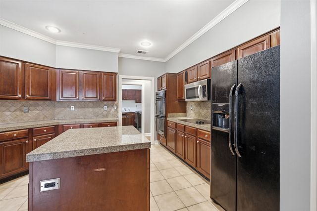 1850 WOOD OAK DR, Memphis, TN 38016