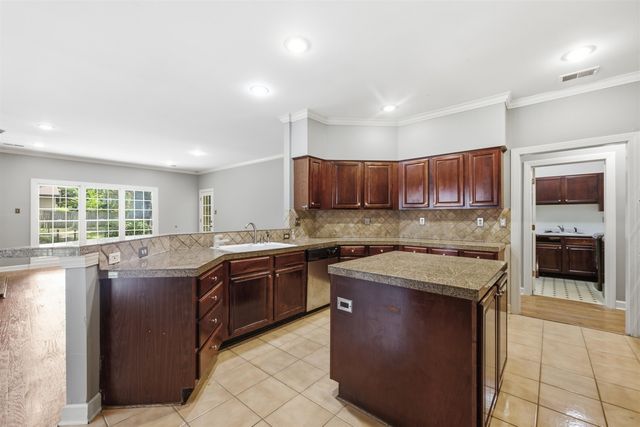 1850 WOOD OAK DR, Memphis, TN 38016