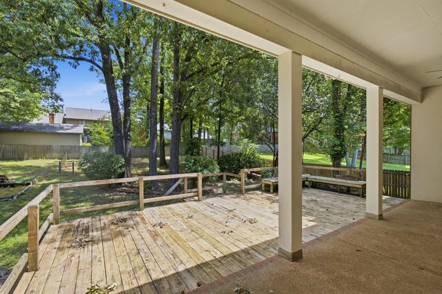1850 WOOD OAK DR, Memphis, TN 38016