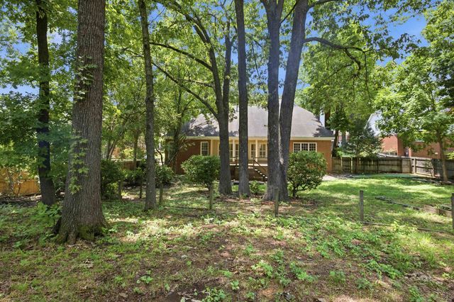 1850 WOOD OAK DR, Memphis, TN 38016