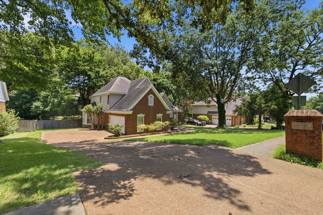 1850 WOOD OAK DR, Memphis, TN 38016