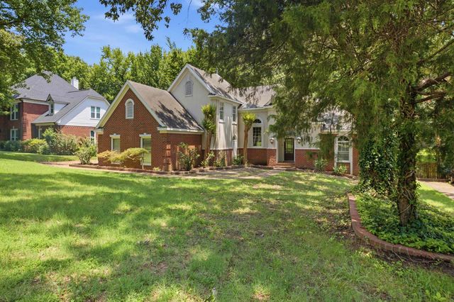 1850 WOOD OAK DR, Memphis, TN 38016