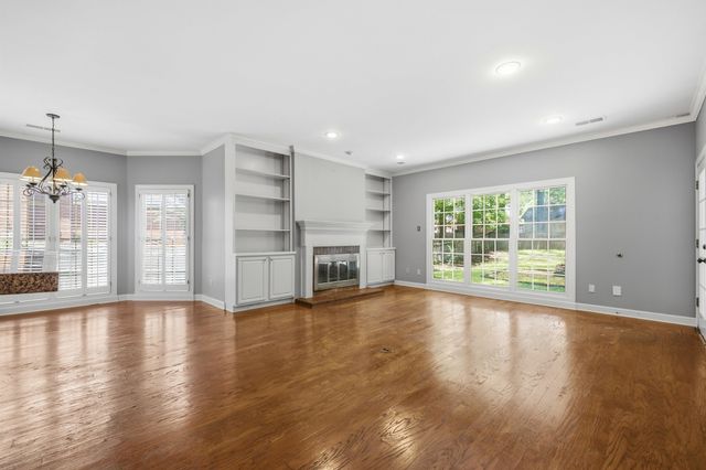 1850 WOOD OAK DR, Memphis, TN 38016