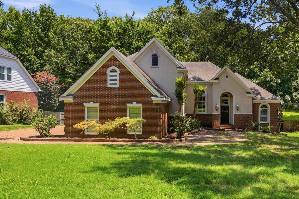 1850 WOOD OAK DR, Memphis, TN 38016