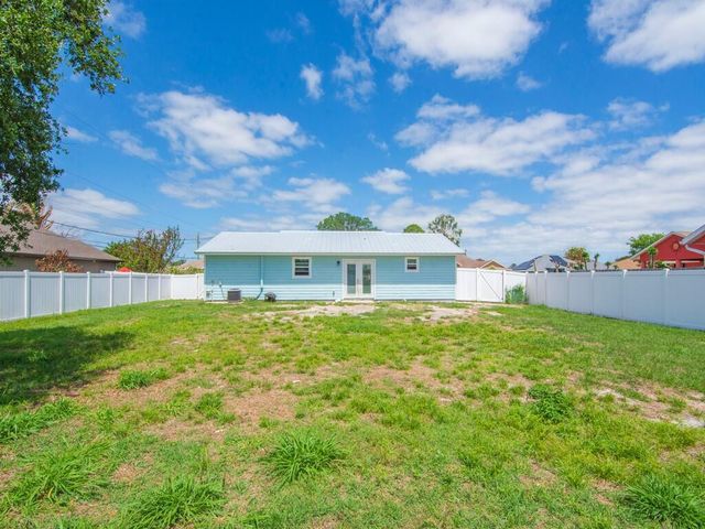 980 SW Connecticut Terrace, Port St. Lucie, Port St Lucie, FL 34953