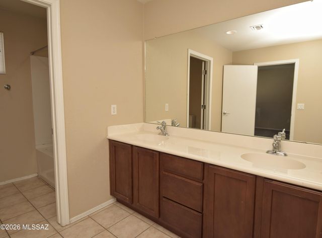 10610 E Pleasant Pasture Drive, Tucson, AZ 85747