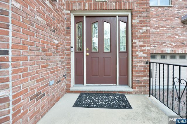 1056 Edgewood Lane, Fort Lee, NJ 07024