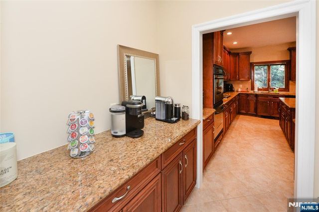 1056 Edgewood Lane, Fort Lee, NJ 07024