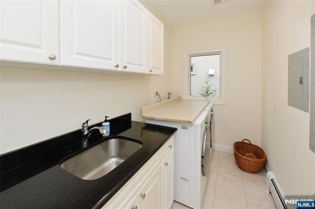 1056 Edgewood Lane, Fort Lee, NJ 07024