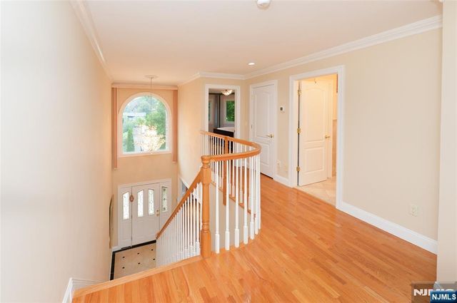 1056 Edgewood Lane, Fort Lee, NJ 07024