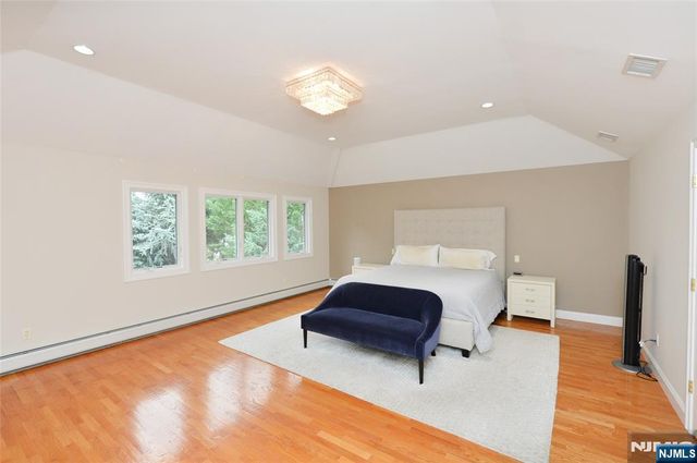 1056 Edgewood Lane, Fort Lee, NJ 07024