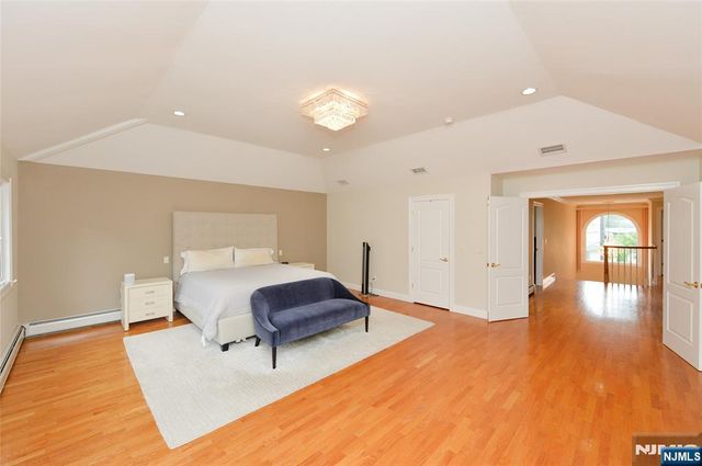 1056 Edgewood Lane, Fort Lee, NJ 07024