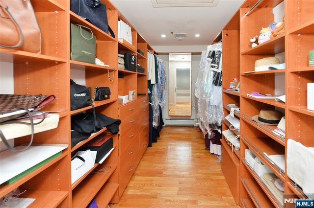 1056 Edgewood Lane, Fort Lee, NJ 07024