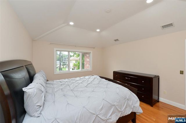 1056 Edgewood Lane, Fort Lee, NJ 07024