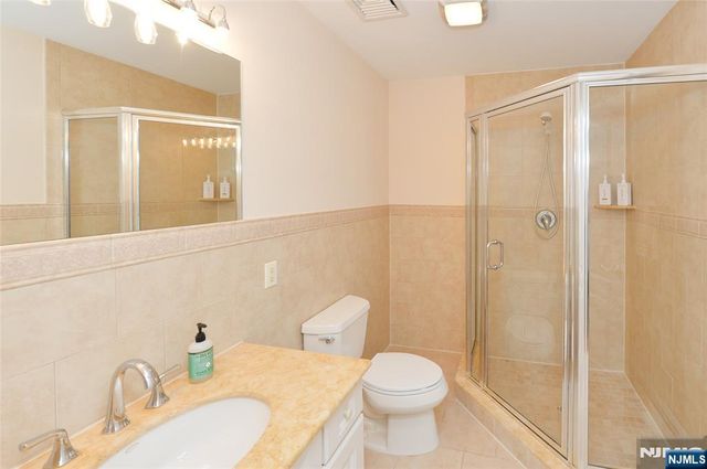1056 Edgewood Lane, Fort Lee, NJ 07024