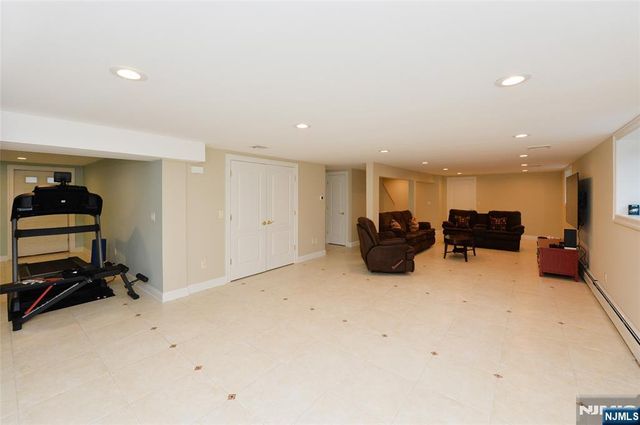 1056 Edgewood Lane, Fort Lee, NJ 07024