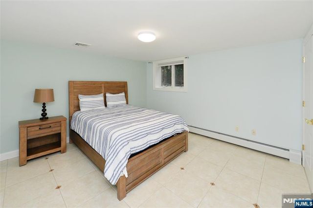 1056 Edgewood Lane, Fort Lee, NJ 07024