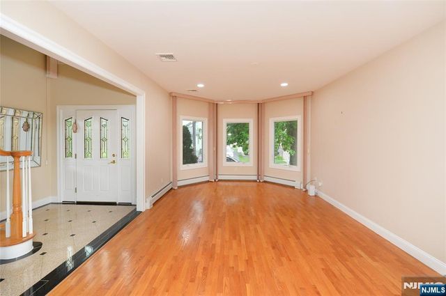 1056 Edgewood Lane, Fort Lee, NJ 07024