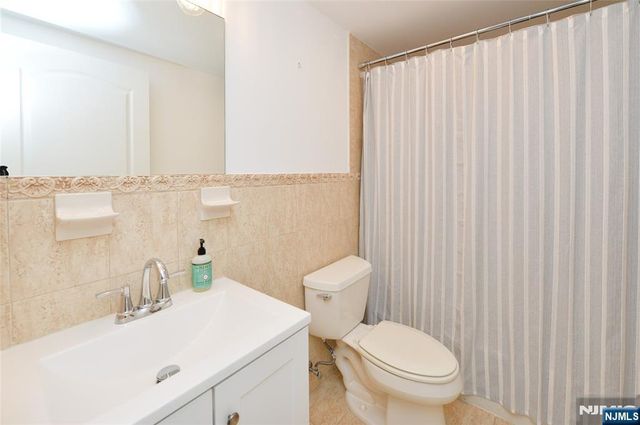 1056 Edgewood Lane, Fort Lee, NJ 07024