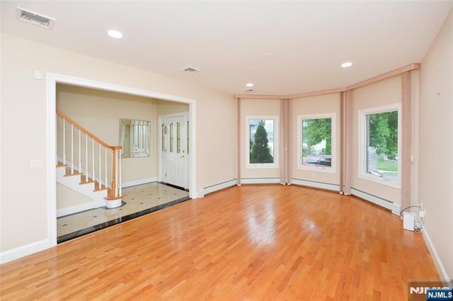 1056 Edgewood Lane, Fort Lee, NJ 07024