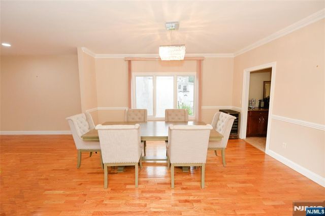 1056 Edgewood Lane, Fort Lee, NJ 07024