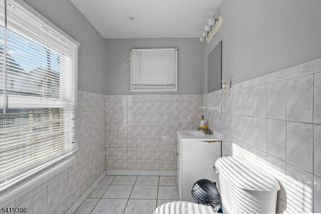 38 Nairn Pl, Newark City, NJ 07108