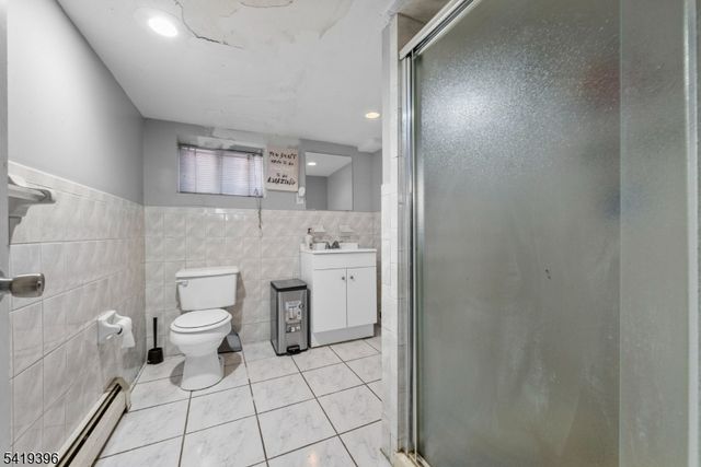 38 Nairn Pl, Newark City, NJ 07108