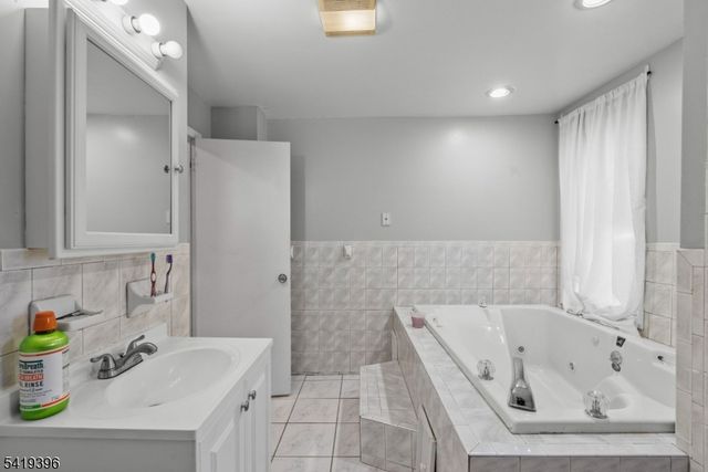 38 Nairn Pl, Newark City, NJ 07108