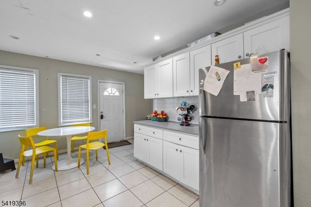 38 Nairn Pl, Newark City, NJ 07108