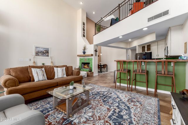 13022 N MOUNTAINSIDE Drive B, Fountain Hills, AZ 85268