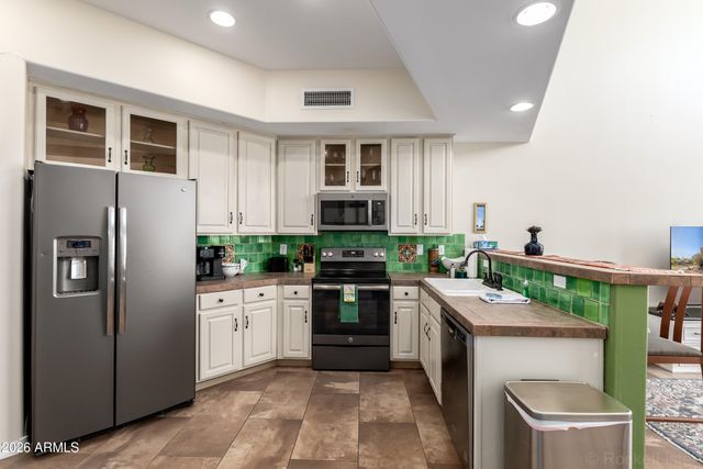 13022 N MOUNTAINSIDE Drive B, Fountain Hills, AZ 85268
