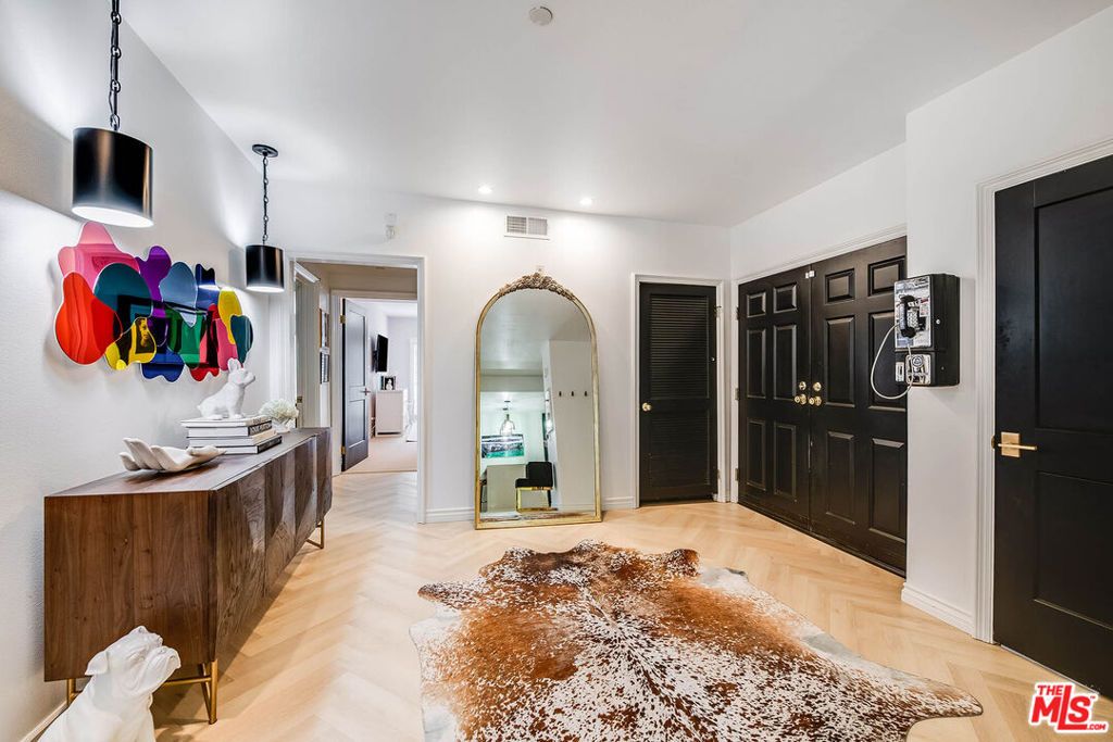 4310 Cahuenga Boulevard 104, Toluca Lake, CA 91602 — photo 2
