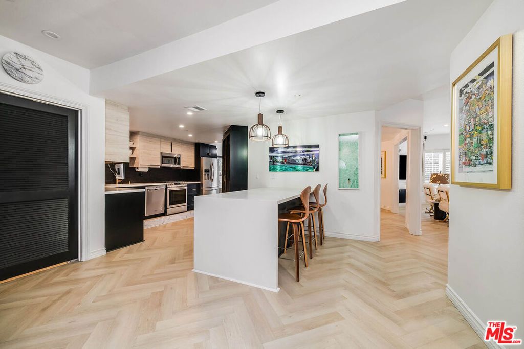 4310 Cahuenga Boulevard 104, Toluca Lake, CA 91602 — photo 3