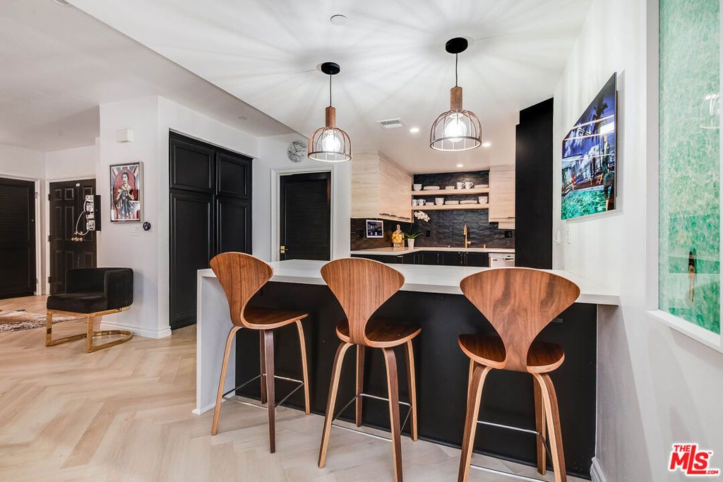 4310 Cahuenga Boulevard 104, Toluca Lake, CA 91602 — photo 4