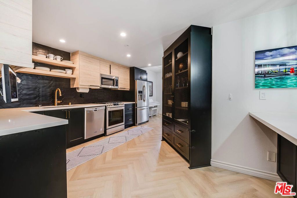 4310 Cahuenga Boulevard 104, Toluca Lake, CA 91602 — photo 5