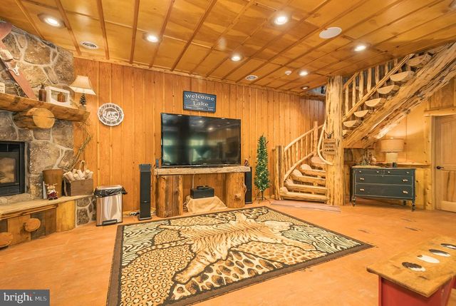 2725 STOCKSLAGER ROAD, Oakland, MD 21550