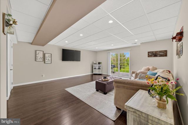 8617 CASCADE RD, Breinigsville, PA 18031