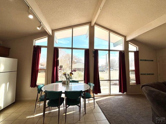 21 Glenmore Rd, Pueblo, CO 81001