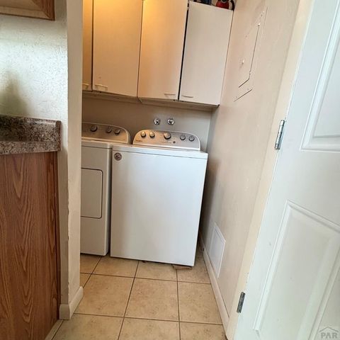 21 Glenmore Rd, Pueblo, CO 81001