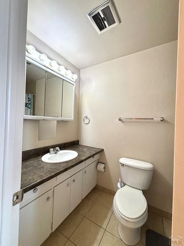 21 Glenmore Rd, Pueblo, CO 81001