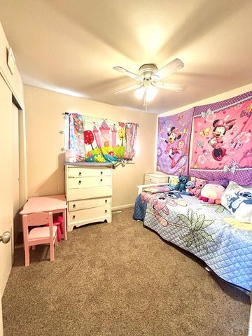 21 Glenmore Rd, Pueblo, CO 81001