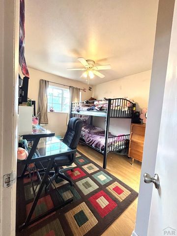 21 Glenmore Rd, Pueblo, CO 81001