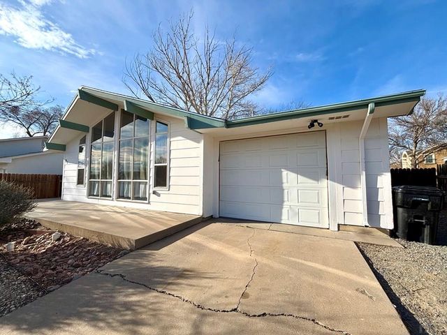 21 Glenmore Rd, Pueblo, CO 81001