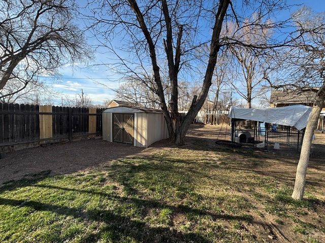 21 Glenmore Rd, Pueblo, CO 81001