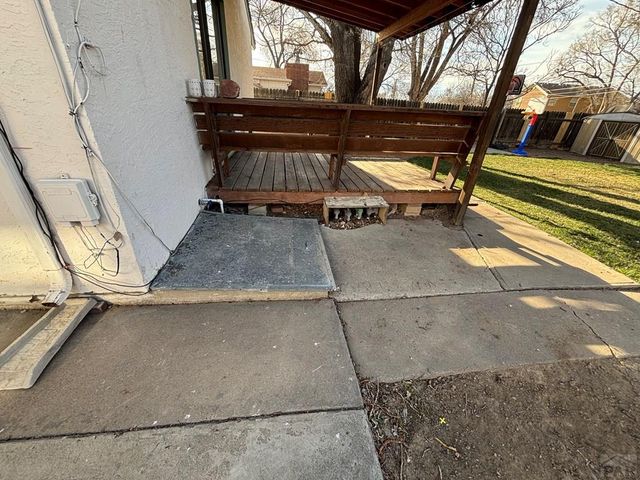 21 Glenmore Rd, Pueblo, CO 81001